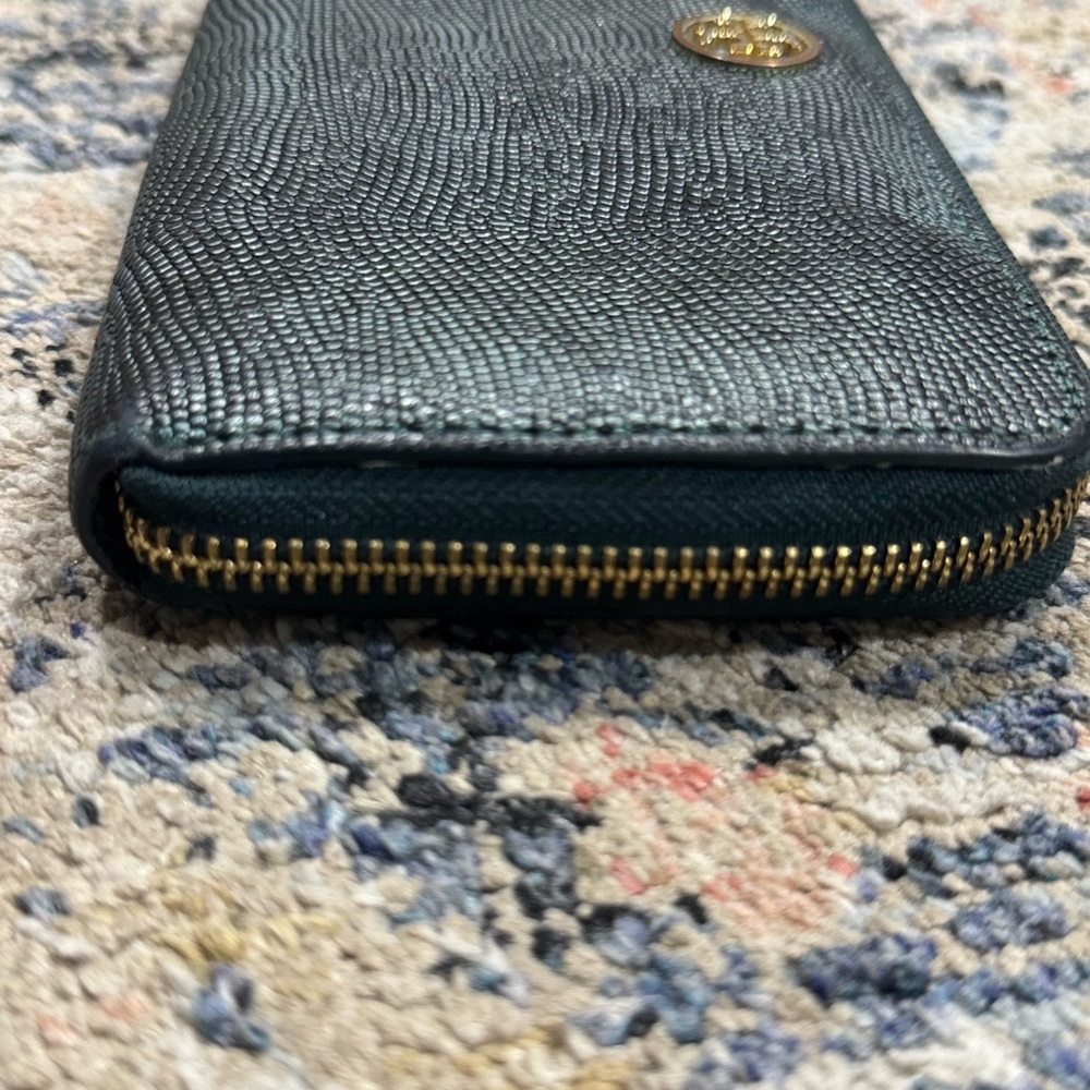 Tory Burch Textured Dark Green Wallet - Picture 4 of 8